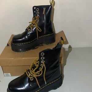 Black boots very comfortable size 8